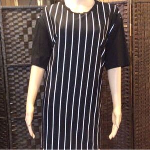 NEW-Black And White Top Size 1X.